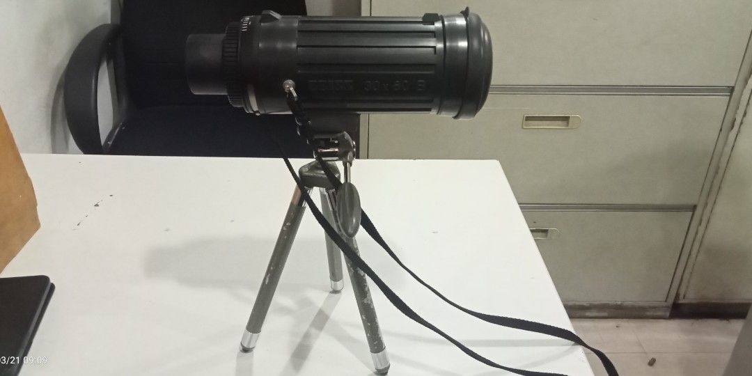 Zeiss Spotting Scope (Category: Hiking & Camping) located in Makati City. Submitted by silver_ben (Listing ID 1294108275, Image 2). Description: Vintage Zeiss Made in West Germany 30 x 60 B Hansa Stand 2.5 Feet Clear lenses. No fungus 8 inches in length.