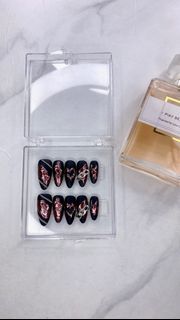 ［10pcs］Medium-length almond nails, matte, mirror powder, steel beads, chains, dark series, wearable nails, false nails, nail art, finished nails