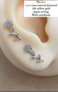 18k 0.20 Carat Natural Diamond Flower Earrings with certificate