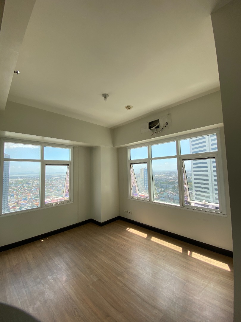 Rare 2 Bedroom Ground Floor One Serendra BGC Taguig for Sale, Property