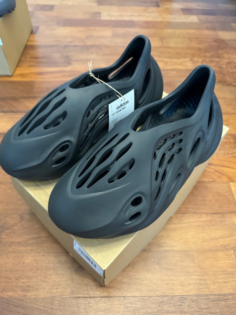 yeezy slide foam runner