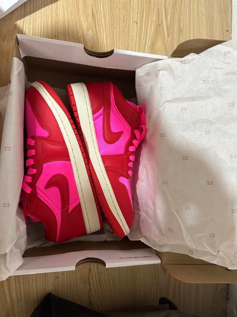 Air Jordan 1 Low Pink Blast (Category: Sneakers) located in Angeles City. Submitted by leyxzz_declutter (Listing ID 1294349936, Image 2). Description: Brand New Jordan 1 Low Blast With receipt No issue message me for more info Personal used not reseller .