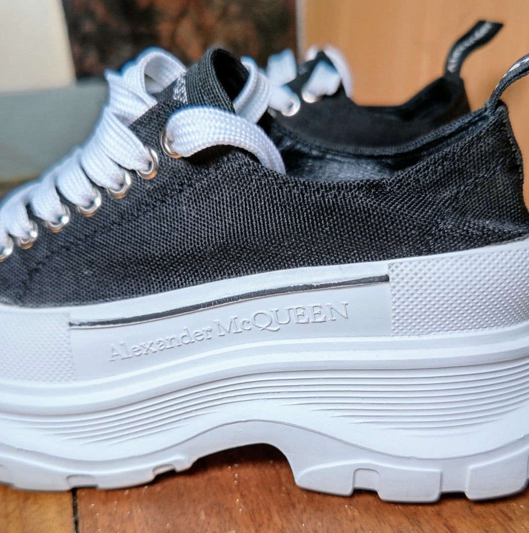 Alexander mcqueen women's shop shoes sizing