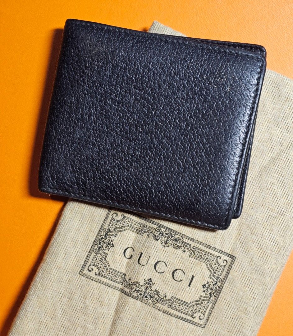 AUTH Gucci Bifold leather wallet (Category: Luxury Bags & Wallets) located in San Juan City. Submitted by thegoodthingsinlife (Listing ID 1274997337, Image 1). Description: Gucci bifold black leather wallet with serial code Leather is very good and soft no more box no flaws, no rips flaw: bee print outside the wallet is not visible anymore. **please do not make an offer if you are not buying. * No returns, please.
