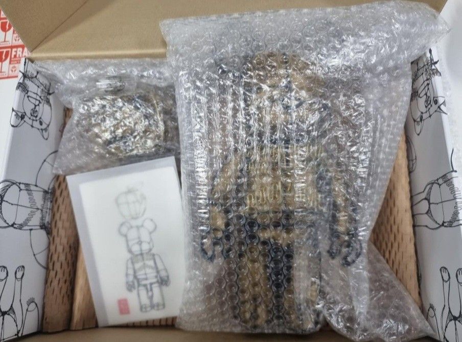 HAyU Wire BE@RBRICK 400％ & APPLE Preorder]Bearbrick HayU Wire