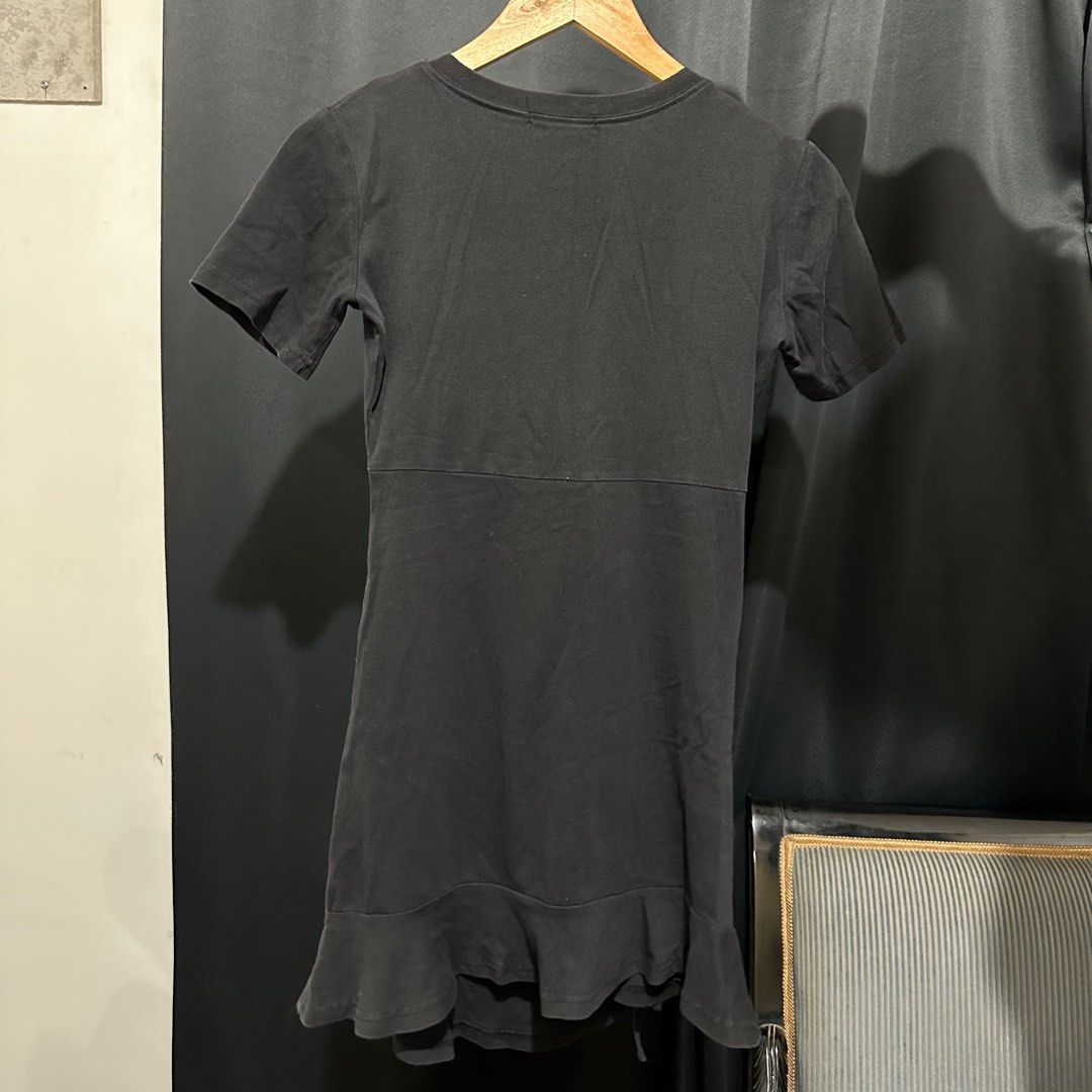 Black Ruched Dress with Sleeves (Category: Dresses) located in Manila. Submitted by bdgdeclutters (Listing ID 1294295488, Image 2). Description: Fits small to medium frames.