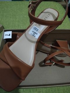 (Category: ) located in . Submitted by gloriousgoods (Listing ID 1294395538, Image 1). Description: .