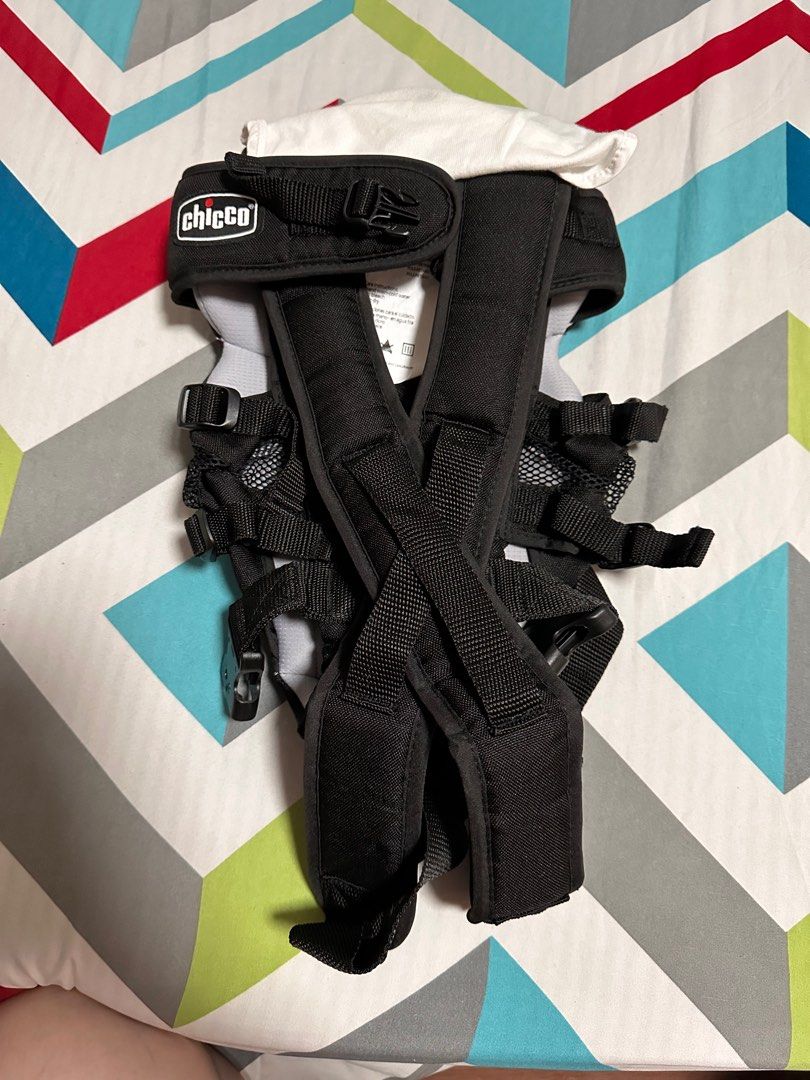 Chicco Infant Baby Carrier (Category: Kids Wardrobes & Storage) located in Paranaque City. Submitted by kriscaaaa (Listing ID 1294427158, Image 3). Description: *no sh0pee checkout* For sale Almost new Baby Carrier For pick-up thru Grab or Lalamove or meet-up in Trinoma or Glorietta issue: light stain on the bib but can be washed.