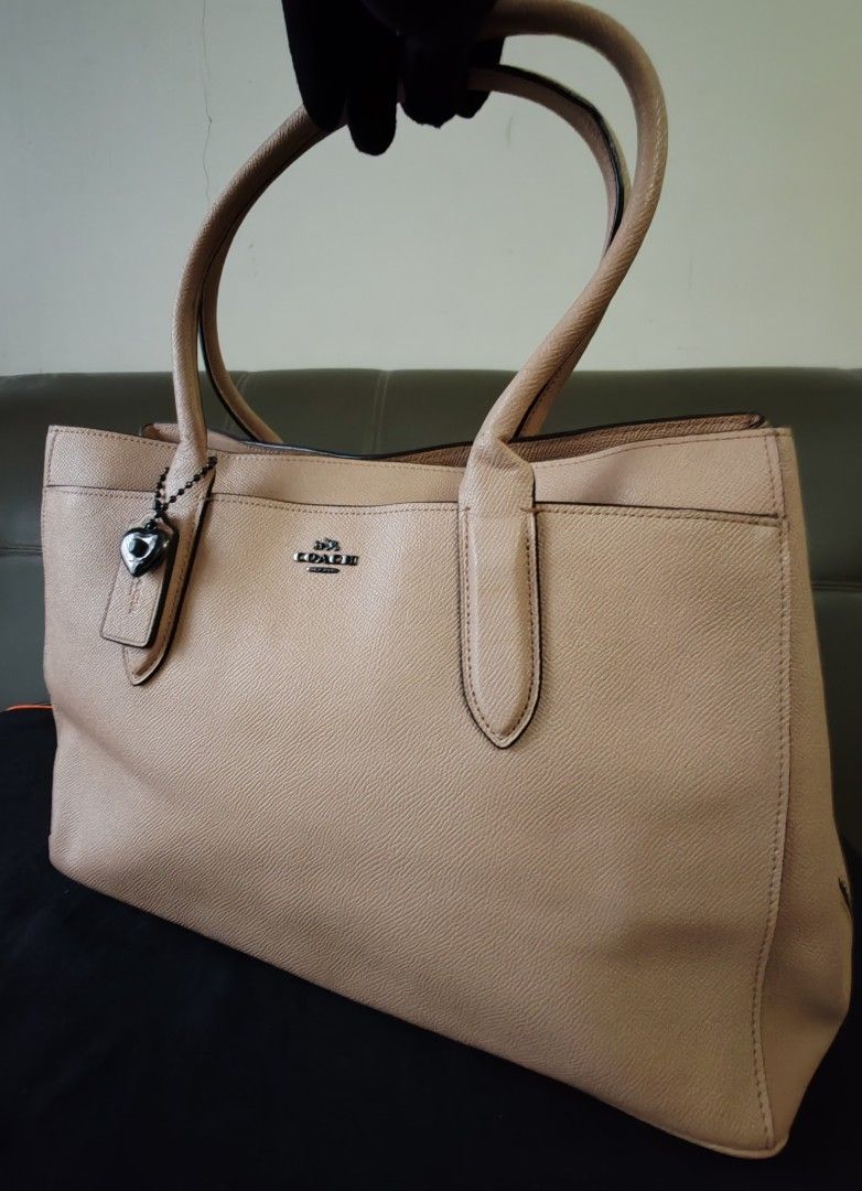 Coach Bailey Carryall Tote in Pebbled Leather bag menawan Women s Fashion Bags Wallets Tote Bags on Carousell