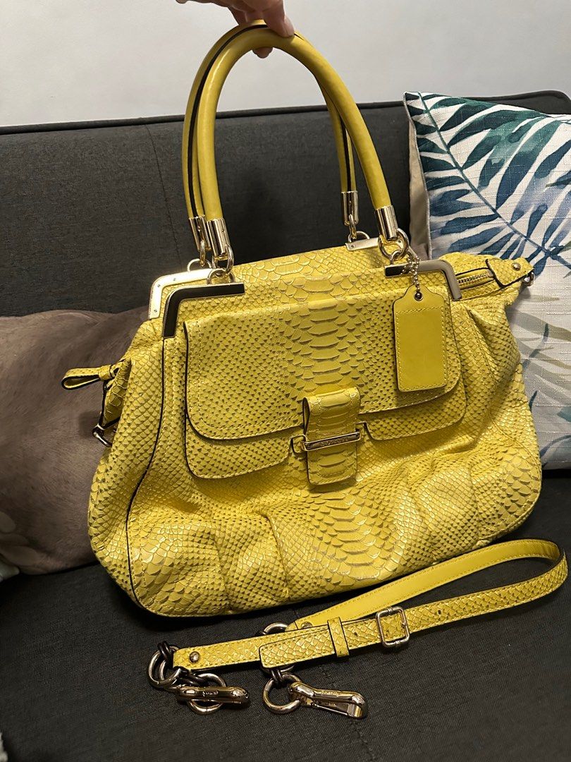 Coach Madison Phytom Limited Edition Bag (Category: Luxury Bags & Wallets) located in San Juan City. Submitted by vmdln (Listing ID 1294362166, Image 1). Description: Limited Edition 2 way Bag Phyton Rare find.