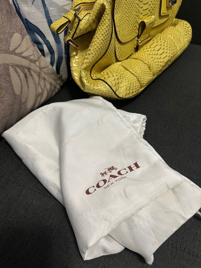 Coach Madison Phytom Limited Edition Bag (Category: Luxury Bags & Wallets) located in San Juan City. Submitted by vmdln (Listing ID 1294362166, Image 3). Description: Limited Edition 2 way Bag Phyton Rare find.