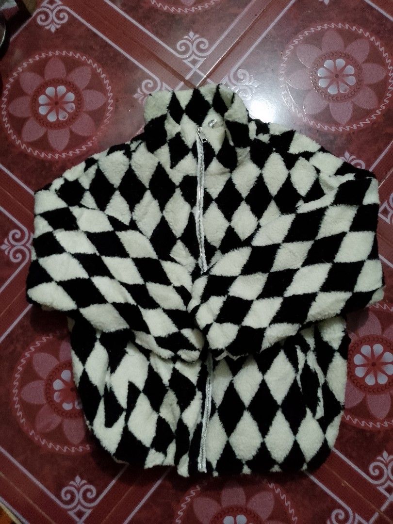 diamond fleece jacket (Category: Coats, Jackets and Outerwear) located in Sorsogon. Submitted by tomandrei6 (Listing ID 1294373455, Image 1). Description: .