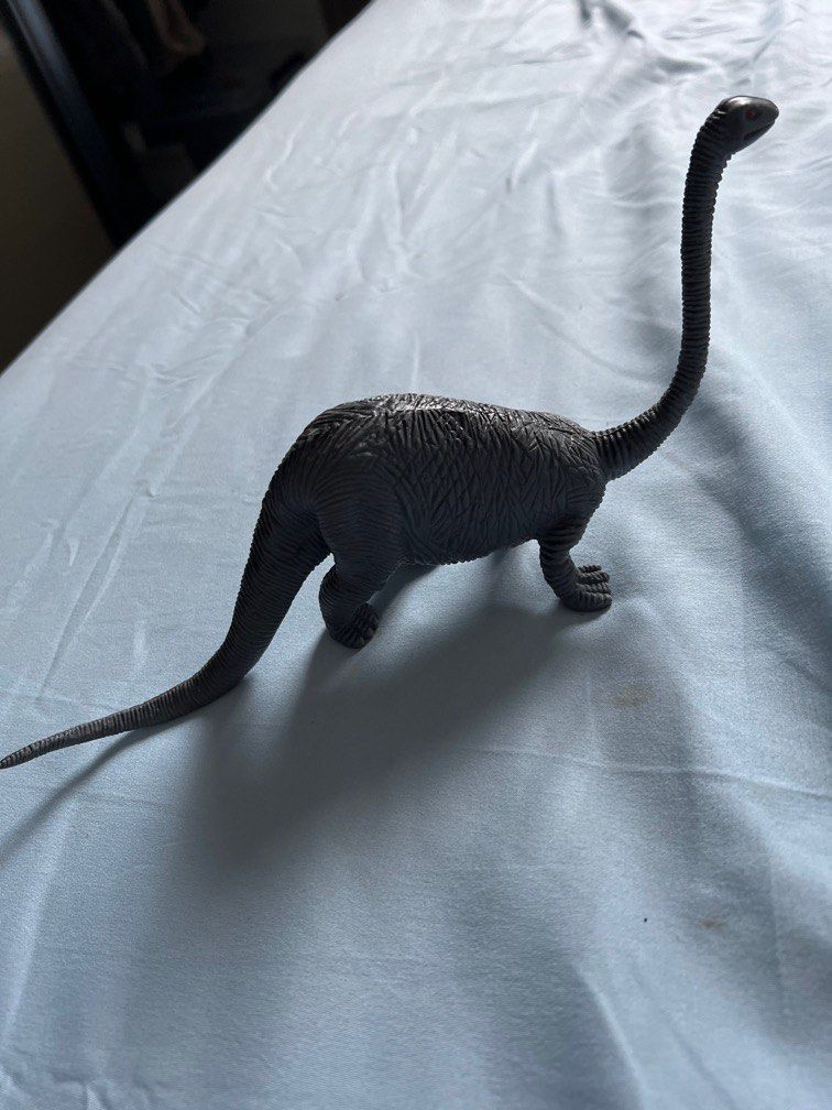 Dinosaurs toy (Category: Toy Figures) located in Singapore. Submitted by vanscal (Listing ID 1294375708, Image 1). Description: $2 each buy 5 get 1 free.