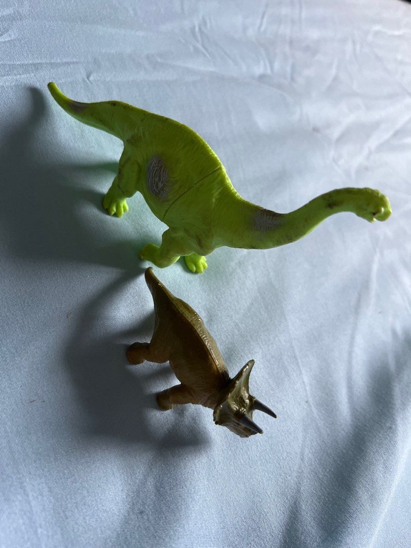 Dinosaurs toy (Category: Toy Figures) located in Singapore. Submitted by vanscal (Listing ID 1294375708, Image 2). Description: $2 each buy 5 get 1 free.