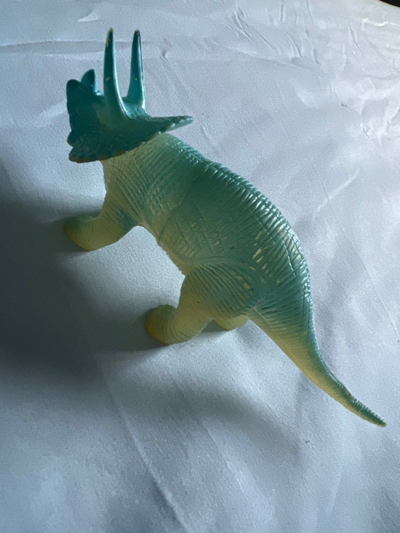 Dinosaurs toy (Category: Toy Figures) located in Singapore. Submitted by vanscal (Listing ID 1294375708, Image 3). Description: $2 each buy 5 get 1 free.