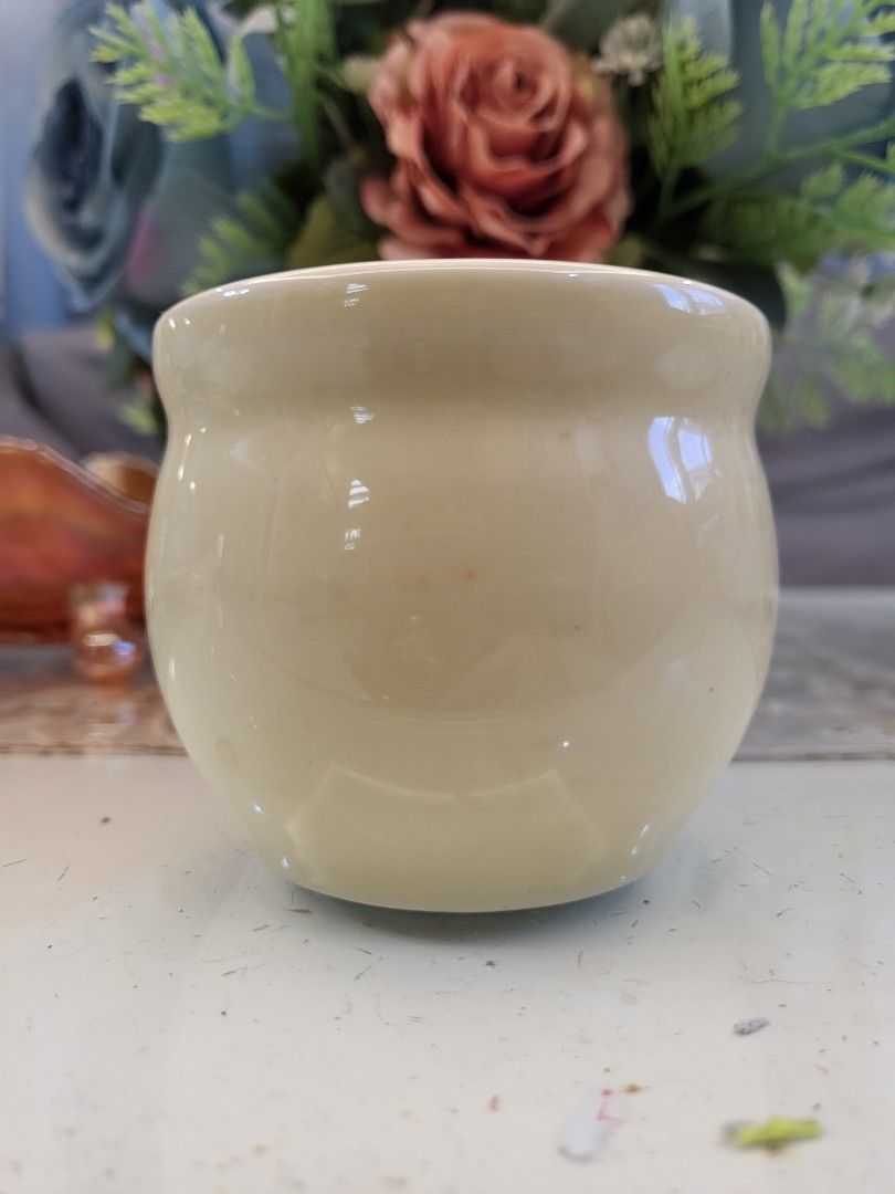 Disney Pooh & Friends Mini Ceramic Jar (Category: Coffee & Tea Tableware) located in San Fernando. Submitted by jpmarketplace2023 (Listing ID 1294408370, Image 2). Description: 💚 All items are authentic from Japan. 💛 MOP: GCash (❌️ GCash Protect) 🩵 MOD: LBC only (❌️ S. Checkout, COD, COP) 💙 Meet-up: Vista Mall, San Fernando, Pampanga 💜 All items are on-hand. 🧡 First to pay gets the item first. ❤️ Breakable items are packed with care and cau