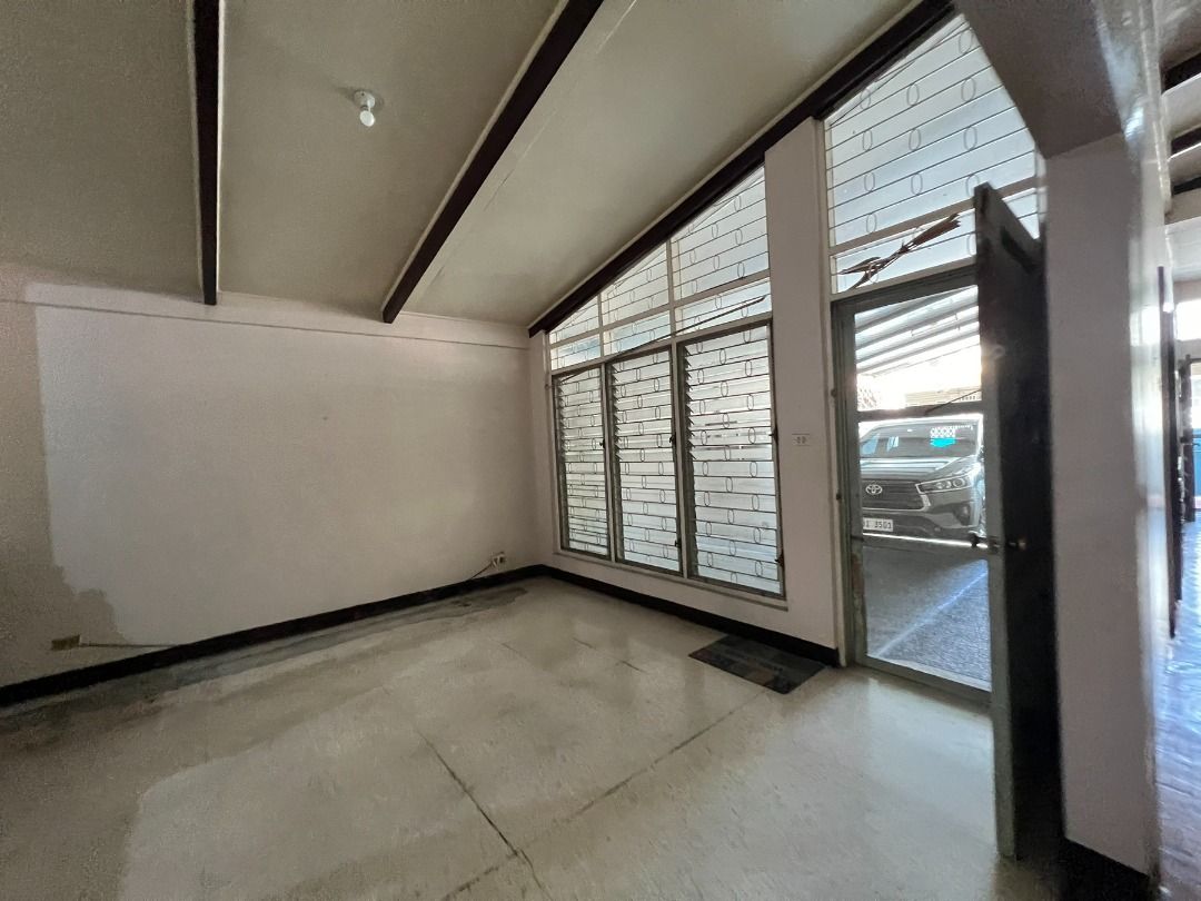 FOR LEASE Bungalow House and Lot in Brgy. Sacred Heart, Quezon City