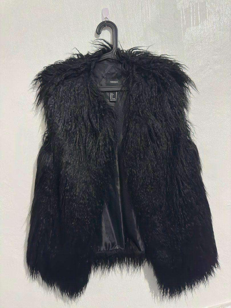 Forever 21 Faux Fur Vest Women s Fashion Coats Jackets and Outerwear on Carousell