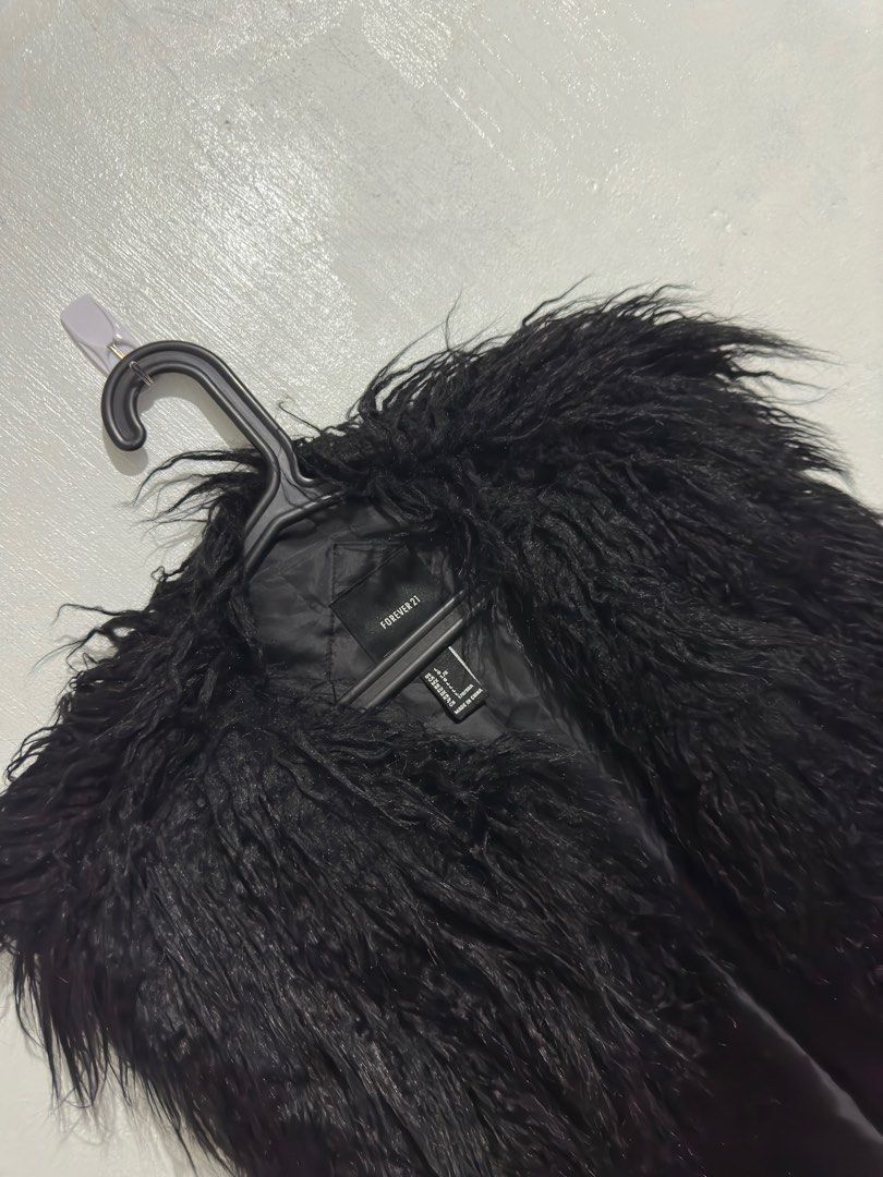 Forever 21 Faux Fur Vest Women s Fashion Coats Jackets and Outerwear on Carousell
