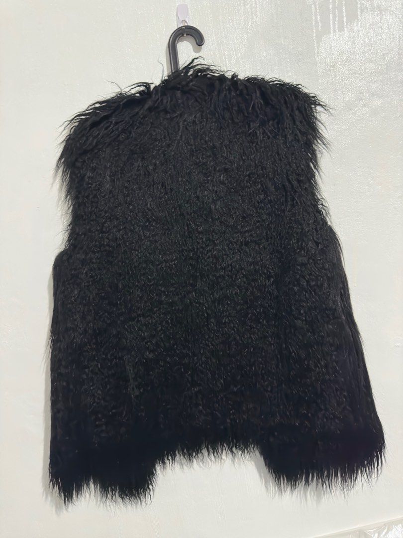 Forever 21 Faux Fur Vest Women s Fashion Coats Jackets and Outerwear on Carousell
