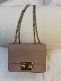 (Category: ) located in . Submitted by shopaholic_problem (Listing ID 1294336523, Image 1). Description: .