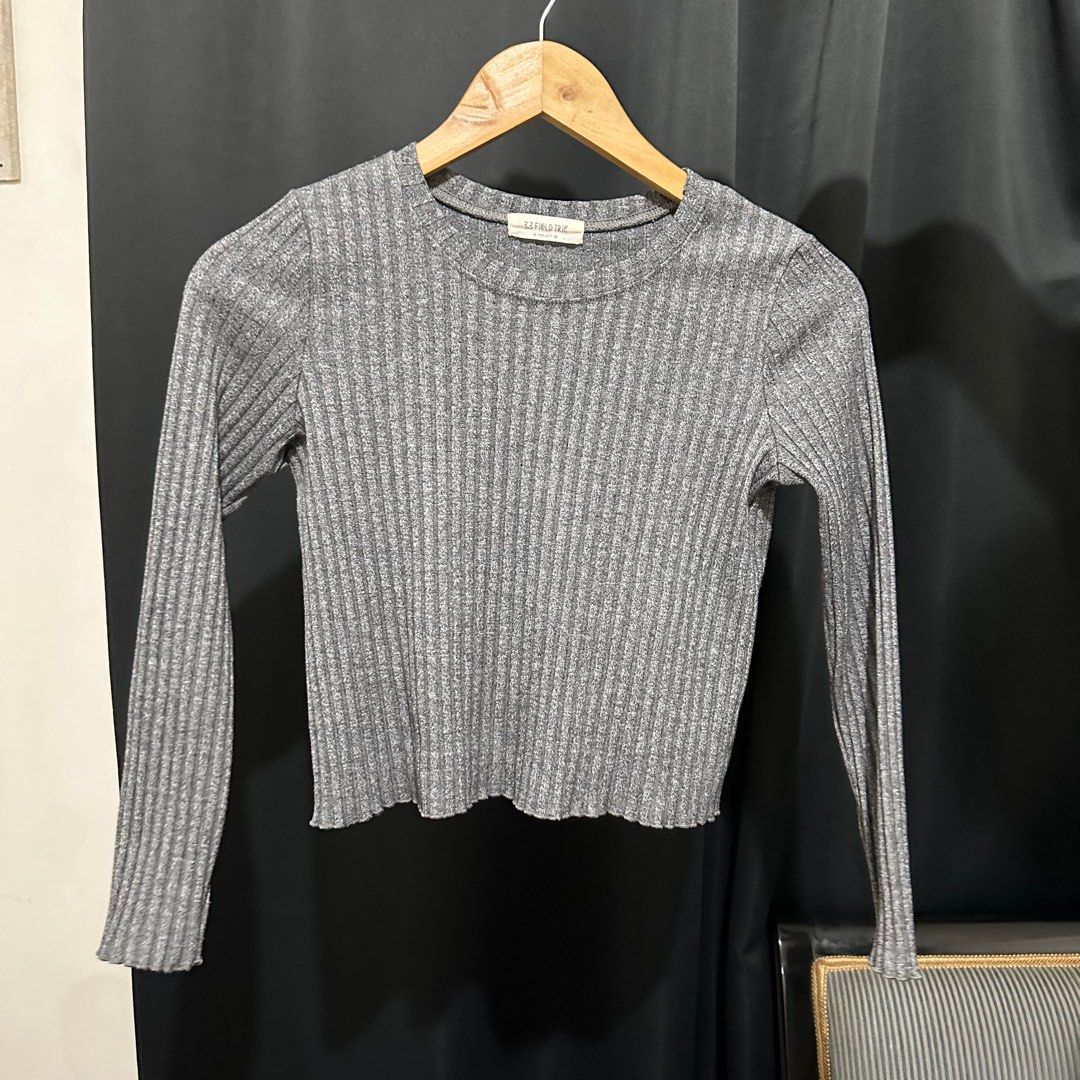 Gray Ribbed Longsleeves (Category: Longsleeves) located in Manila. Submitted by bdgdeclutters (Listing ID 1294287560, Image 2). Description: Stretchable Fits size to medium frames.
