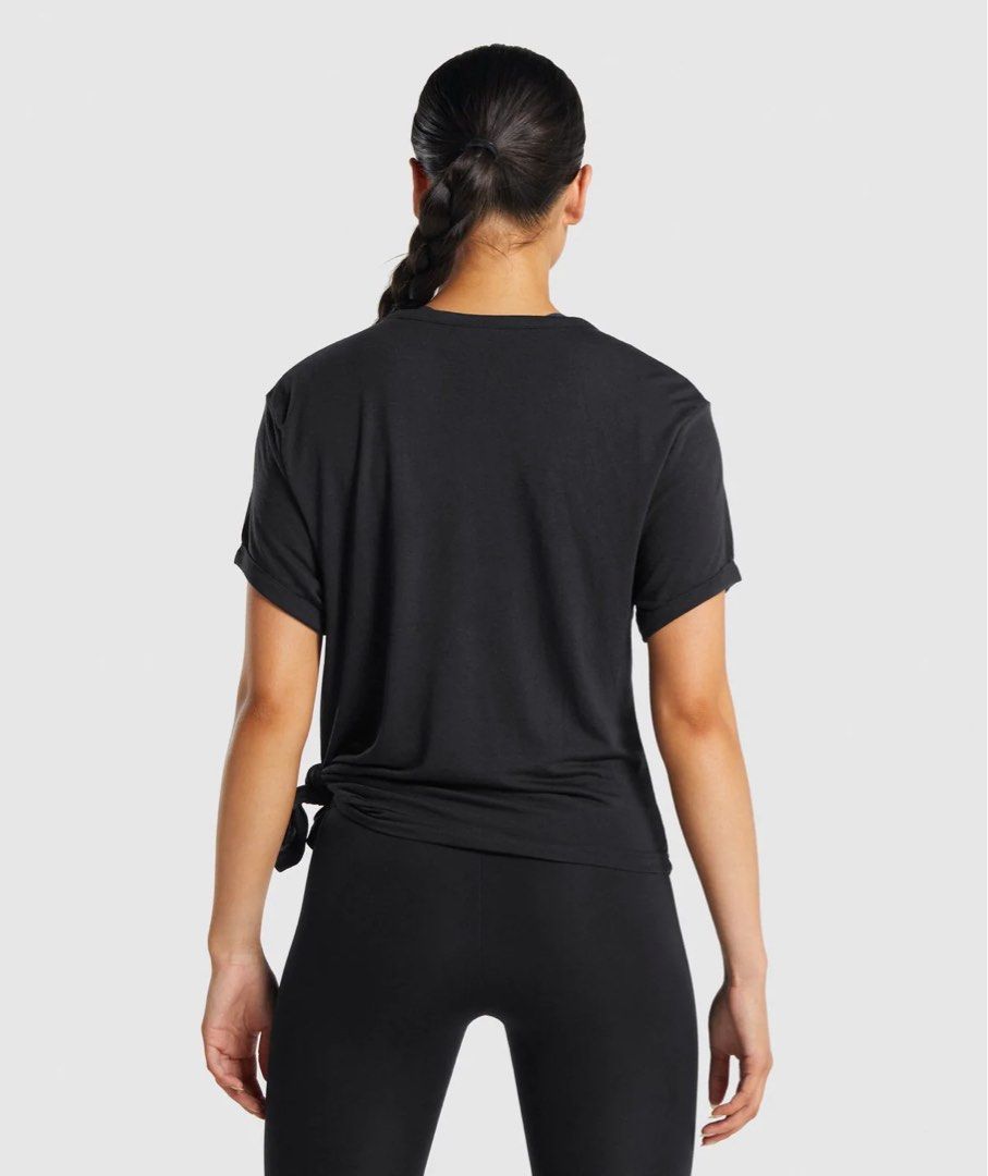 Gymshark Essential Tee in Black, Women's Fashion, Activewear on Carousell