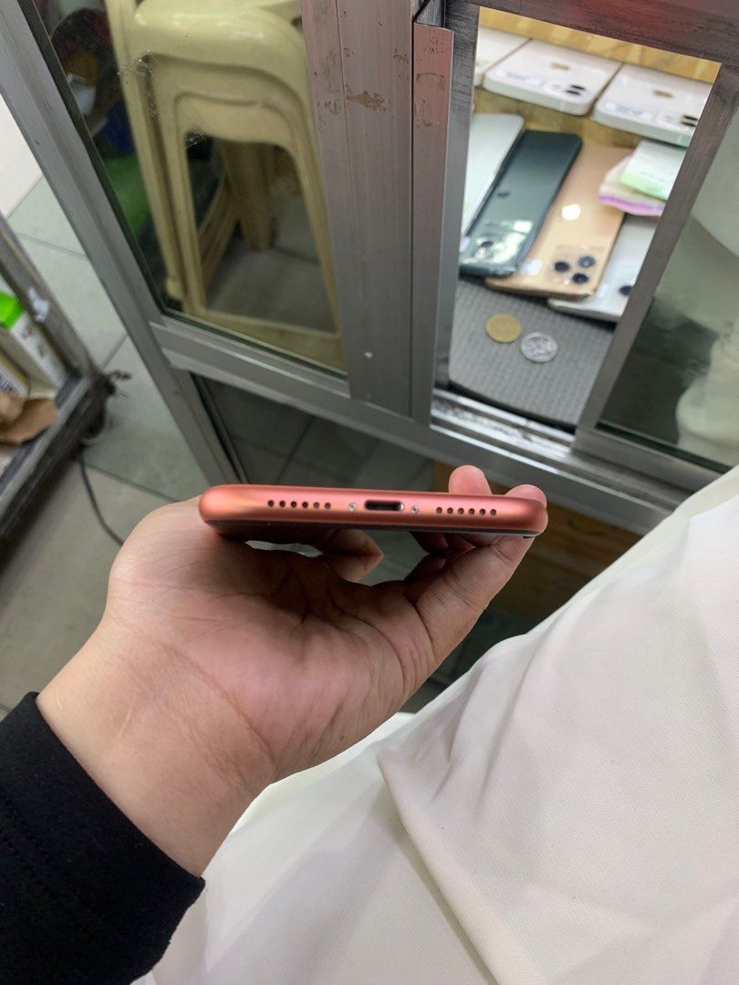 IPHONE XR 128 RUSH OPENLINE NO ISSUE (Category: iPhone X Series) located in San Juan City. Submitted by dokiee2001 (Listing ID 1294363424, Image 2). Description: IPHONE XR 128GB CORRAL BATTERY HEALTH 85% SMOOTH 9/10 NO BOX OPENLINE / FACTORY UNLOCK / ANY SIM NO HIDDEN ISSUE NO HISTORY OF REPAIR RUSH FOR ONLY 11,500 NEGO SA SURE BUYER.