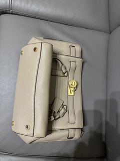 （分類：）位於 。 由 seansit92 提交（商品編號 1294403678，圖片 1）。簡介： 。
