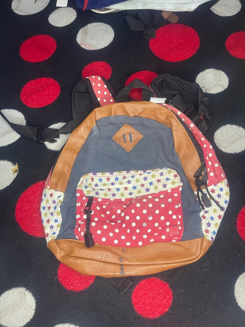mini backpack (Category: Backpacks) located in Pasir Gudang. Submitted by prelovedbyamsha (Listing ID 1294378838, Image 1). Description: masih cantik lagi itemmm memang padu 🤩🤩 n bersih senang nak bawak pergi travel . .