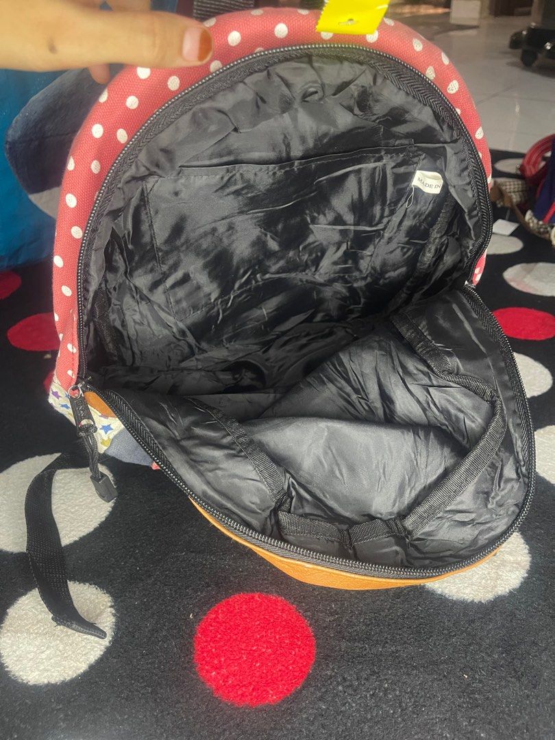 mini backpack (Category: Backpacks) located in Pasir Gudang. Submitted by prelovedbyamsha (Listing ID 1294378838, Image 2). Description: masih cantik lagi itemmm memang padu 🤩🤩 n bersih senang nak bawak pergi travel . .