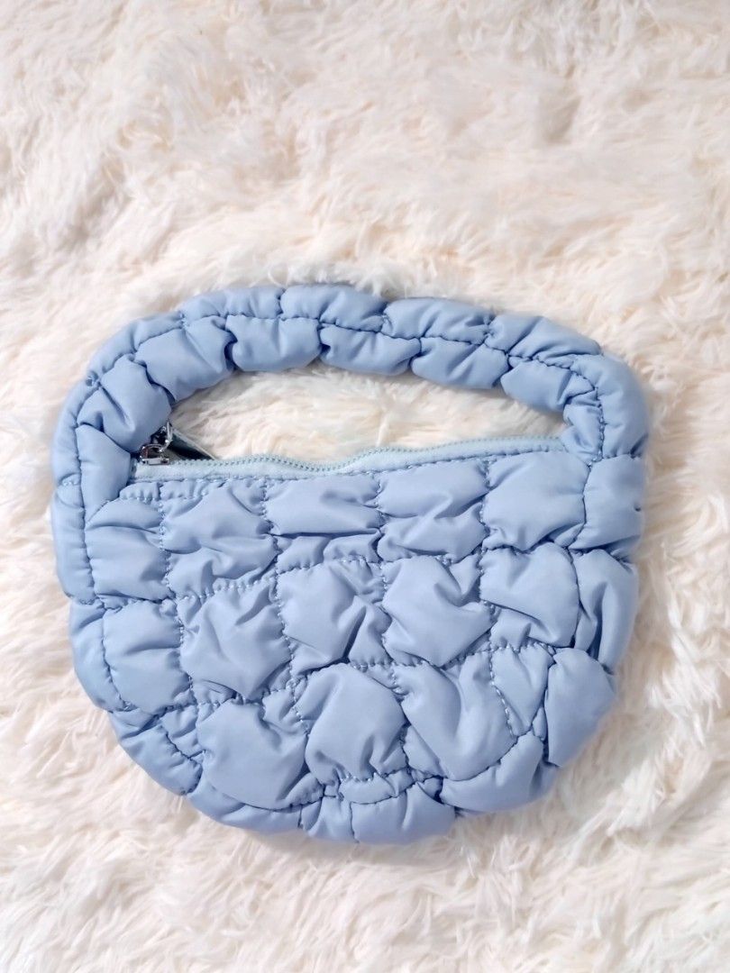 Mini Cloud Bag (Category: Tote Bags) located in Cheras. Submitted by fatenn08 (Listing ID 1294316532, Image 2). Description: baru tak pernah guna bukak utk ambik gambar je.