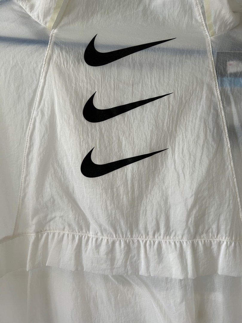 NIKE JACKET RUN DIVISION PACKABLE WOMEN’S (Category: Coats, Jackets and Outerwear) located in San Mateo. Submitted by hihelloida (Listing ID 1294309292, Image 3). Description: NIKE RUN DIVISION PACKABLE JACKET WHITE Women’s MEDIUM but oversized fit With tag pa! RFS: Decluttering! ** Sport a classic Nike look with this ultra-lightweight, packable jacket. Lightweight, stretchy knit fabric is easy to pack up and carry. A single pocket at the chest h