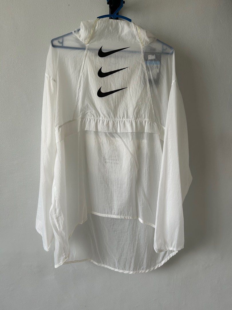 NIKE JACKET RUN DIVISION PACKABLE WOMEN’S (Category: Coats, Jackets and Outerwear) located in San Mateo. Submitted by hihelloida (Listing ID 1294309292, Image 1). Description: NIKE RUN DIVISION PACKABLE JACKET WHITE Women’s MEDIUM but oversized fit With tag pa! RFS: Decluttering! ** Sport a classic Nike look with this ultra-lightweight, packable jacket. Lightweight, stretchy knit fabric is easy to pack up and carry. A single pocket at the chest h