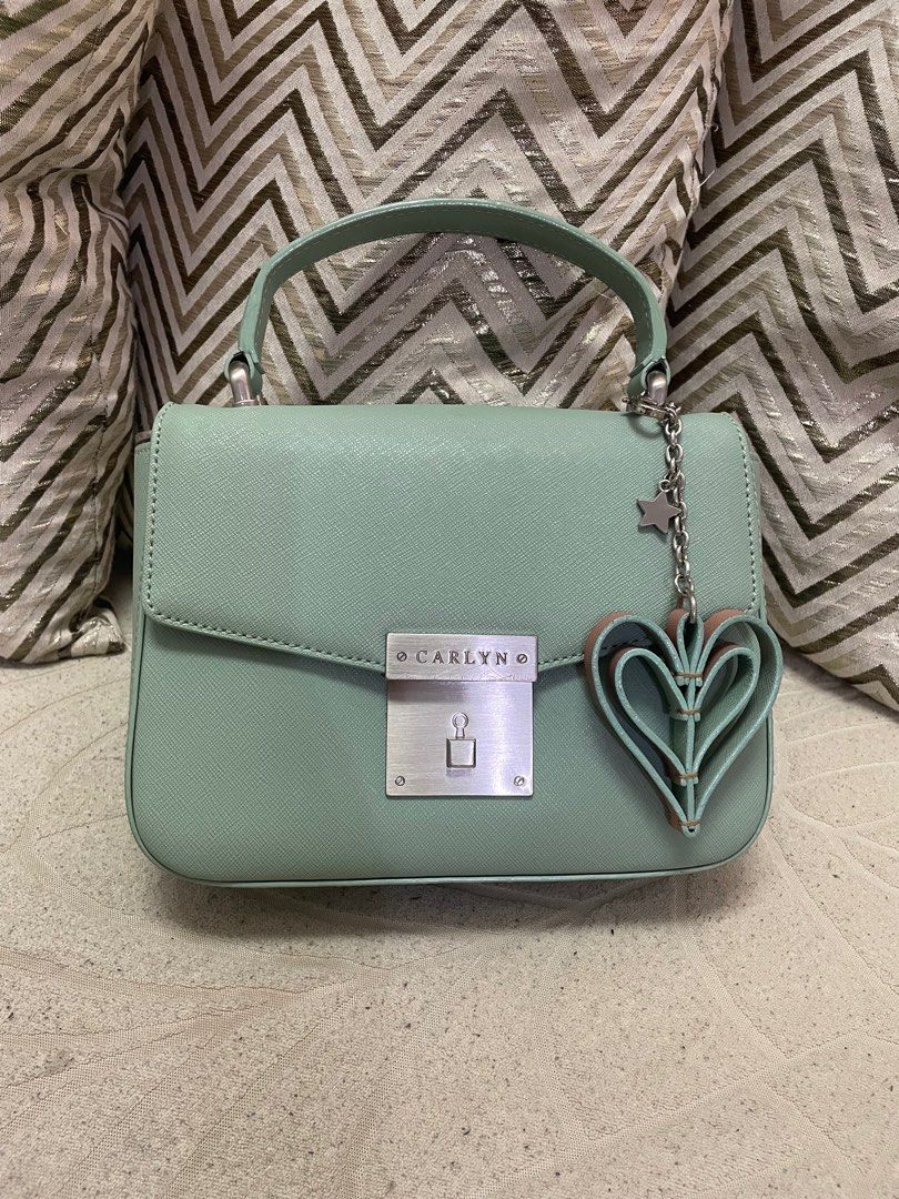ORIGINAL Carlyn Poppy Bag (Category: Shoulder Bags) located in Binan City. Submitted by cxn.shop (Listing ID 1294306065, Image 1). Description: PRELOVED 💖 Seldom used, in excellent condition No flaws Signs of use on the lock Micro chapping on sling With sling strap With original dust bag 100% ORIGINAL.