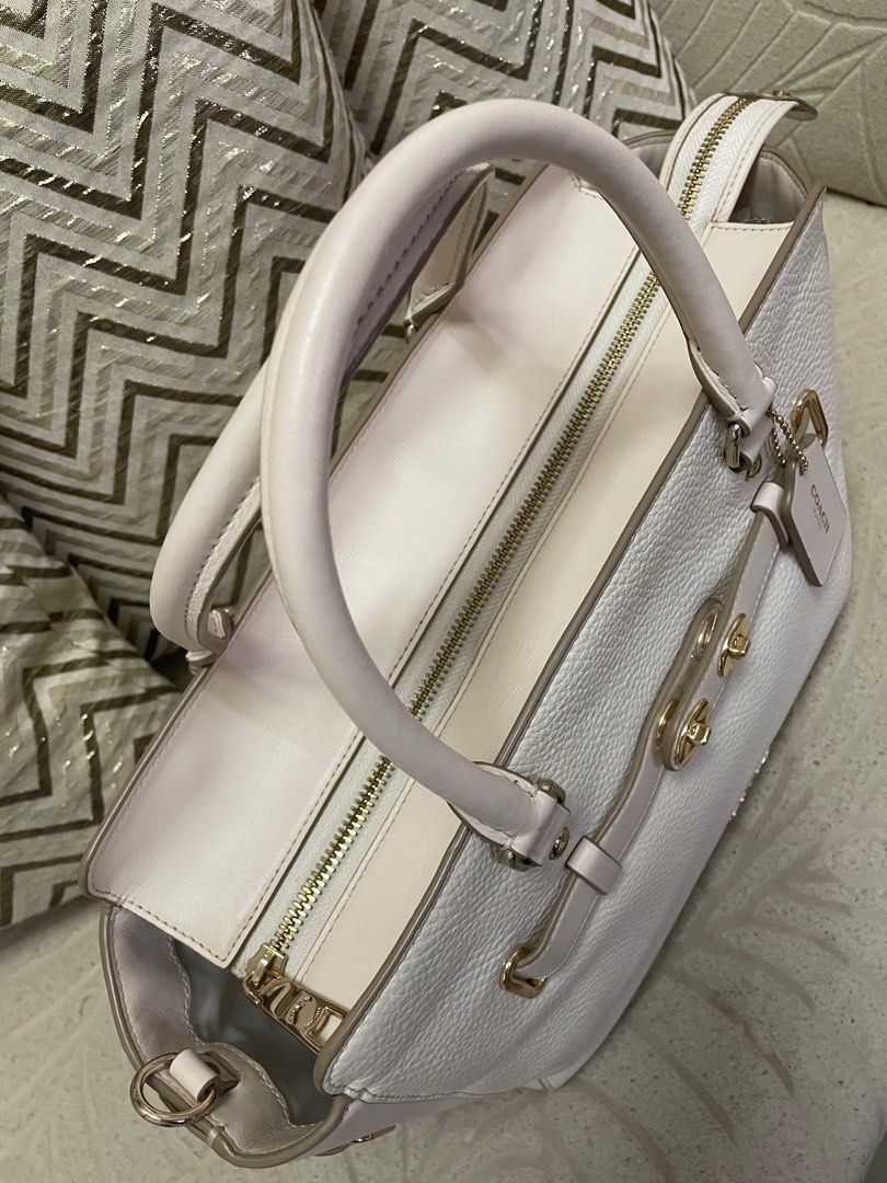 ORIGINAL Coach Blake Bag (Category: Luxury Bags & Wallets) located in Binan City. Submitted by cxn.shop (Listing ID 1294314394, Image 2). Description: PRELOVED 💖 Seldom used, in excellent condition No flaws No sling Normal signs of use 100% ORIGINAL Medium size.