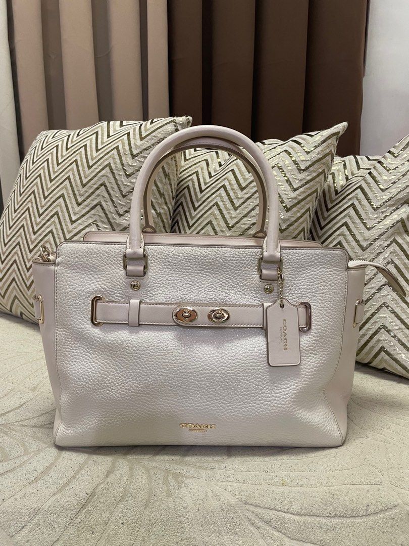ORIGINAL Coach Blake Bag (Category: Luxury Bags & Wallets) located in Binan City. Submitted by cxn.shop (Listing ID 1294314394, Image 1). Description: PRELOVED 💖 Seldom used, in excellent condition No flaws No sling Normal signs of use 100% ORIGINAL Medium size.