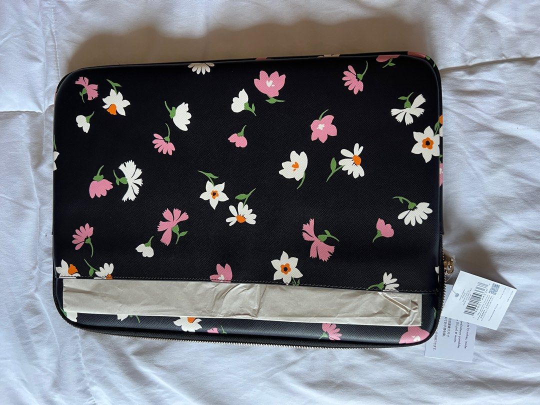 Original Kate Spade Laptop Sleeve (Category: Laptop Bags & Sleeves) located in Quezon City. Submitted by jff.upd (Listing ID 1294337612, Image 3). Description: Original Kate Spade laptop sleeve From US Kate Spade Outlet Brand new, never been used and in pristine condition Can fit 15” laptops RFS: This is an extra one Can do meet ups or delivery in BGC Taguig or Quezon City. I have been using Kate Spade laptop sleeves for 10 years now and it doesn