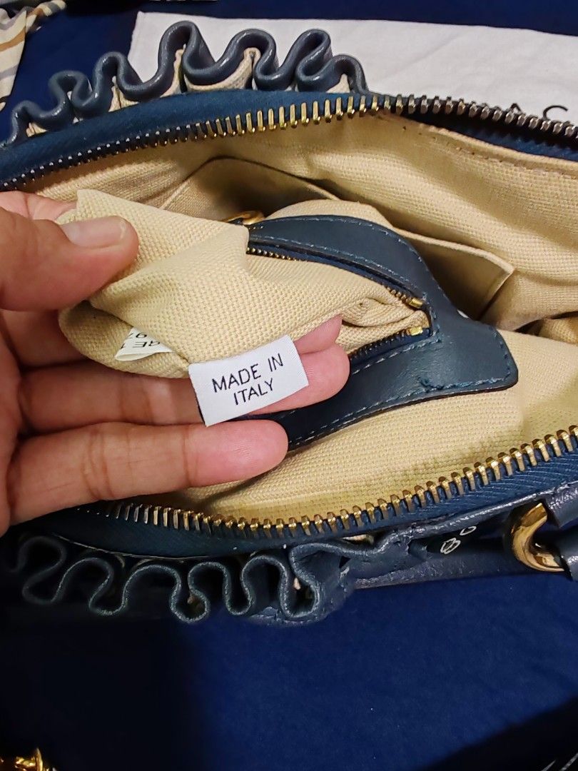 ORIGINAL MARC JACOBS QUILTED 2 WAY BAG (Category: Luxury Bags & Wallets) located in Bulacan. Submitted by brandnewprelovedstuffatbp. (Listing ID 1294400576, Image 3). Description: ‼️GUARANTEED ORIGINAL‼️ 📍EXCELLENT CONDITION-LIKE NEW 📍SUPER GOLD HARDWARES ❌NO ISSUE/FLAW 📍WITH ORIG DUST BAG.