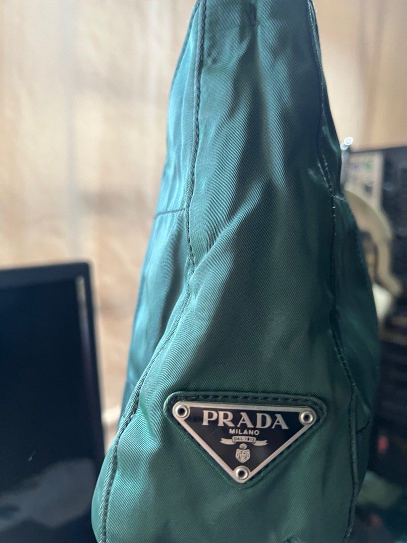 Prada Nylon kili kili bag (Category: Shoulder Bags) located in Las Pinas. Submitted by pixterspb (Listing ID 1294286022, Image 1). Description: 💯authentic color green Small bag.
