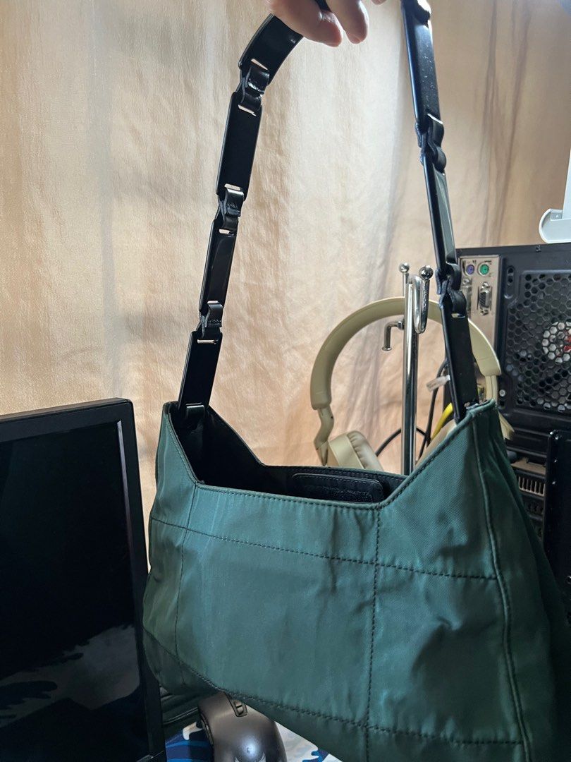 Prada Nylon kili kili bag (Category: Shoulder Bags) located in Las Pinas. Submitted by pixterspb (Listing ID 1294286022, Image 2). Description: 💯authentic color green Small bag.