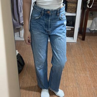 pull and bear mom jeans button fly raw hem