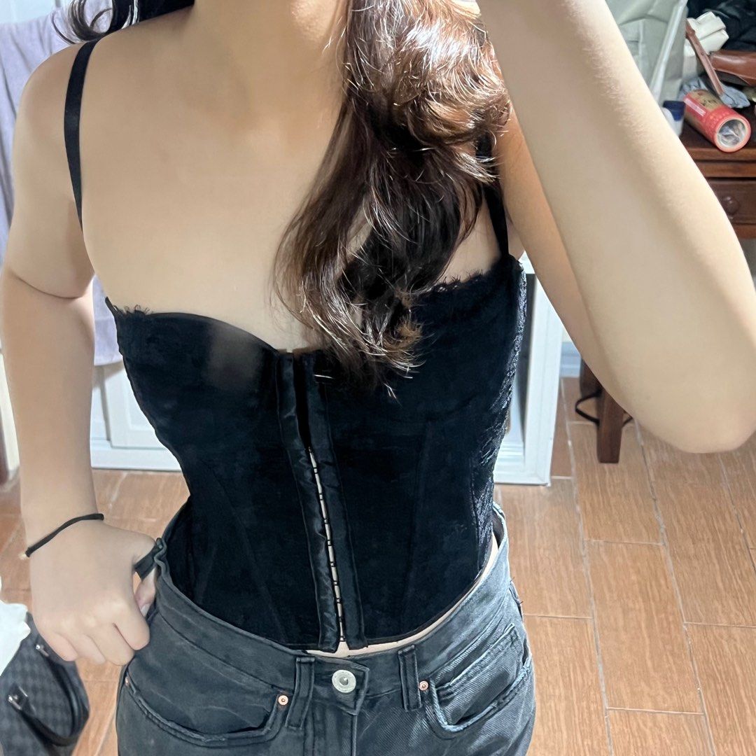 Corset top, Women's Fashion, Tops, Sleeveless on Carousell