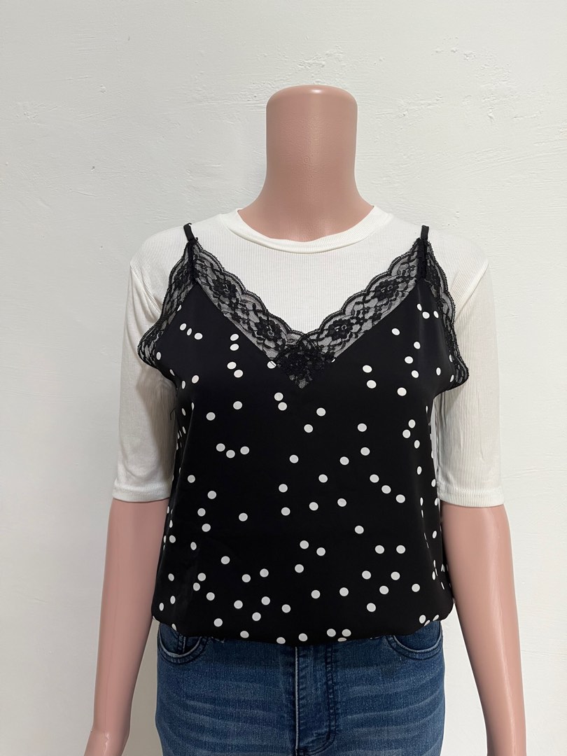 tanktop pendek hmm hitam lace, Fesyen Wanita, Pakaian Wanita, Atasan di  Carousell