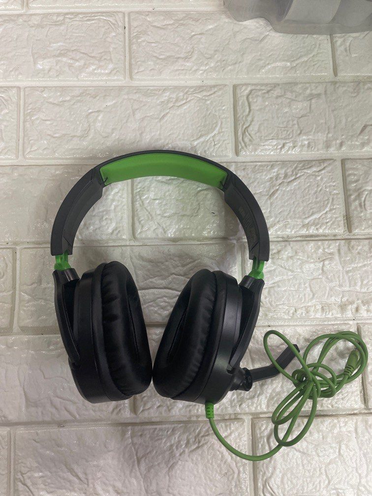 Turtle Beach Recon 70 Gaming Headset Wired for Xbox (Category: Headphones & Headsets) located in Pasay City. Submitted by meostore (Listing ID 1294300255, Image 1). Description: Item has good audio Mic needs to be repaired With box and manual For Xbox use only.