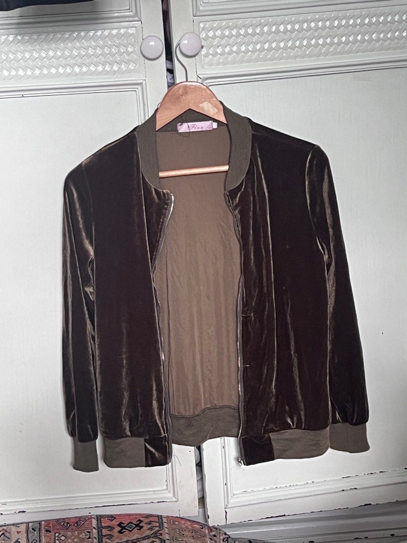 Velvet bomber jacket Women s Fashion Coats Jackets and Outerwear on Carousell