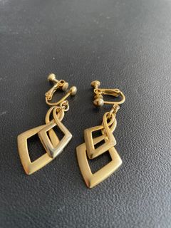 (Category: ) located in . Submitted by purplepeas (Listing ID 1294297443, Image 1). Description: .