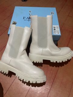 White Chelsea Boots in Size US 9/ UK 40