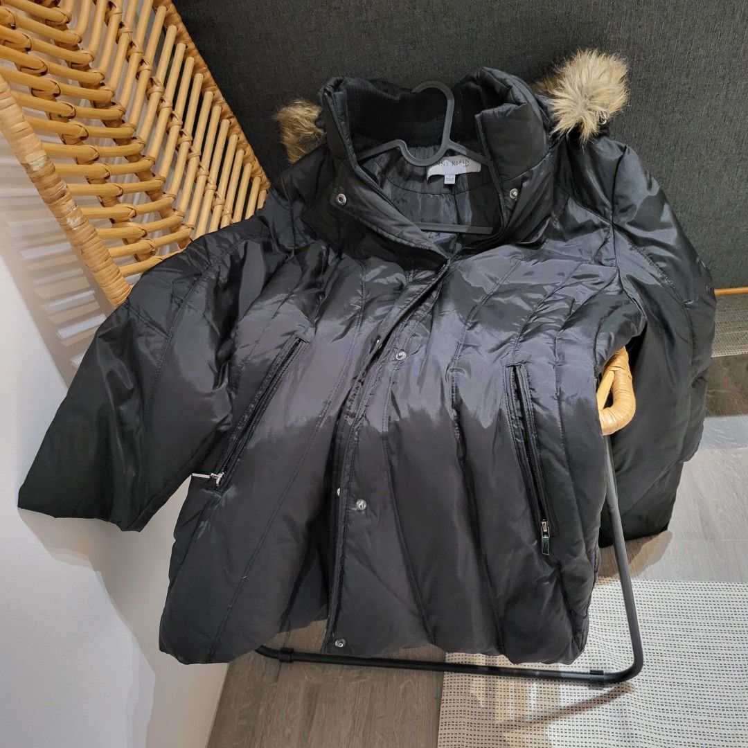 Winter Down Jacket (Category: Coats, Jackets and Outerwear) located in Singapore. Submitted by basedinbkk (Listing ID 1281174042, Image 3). Description: Bought the Anne Klein black one at $200+ from Colorado Denver. Selling at $50 each..