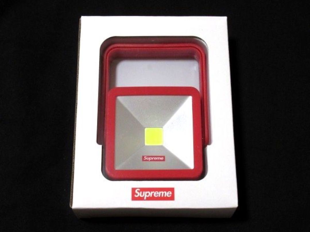 18AW Supreme Magnetic Kickstand Light, 興趣及遊戲, 收藏品及紀念品